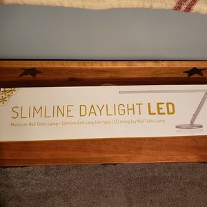 Slim manicure lamp